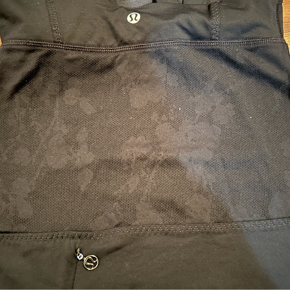 Lululemon tank top size 4 - Picture 2 of 5